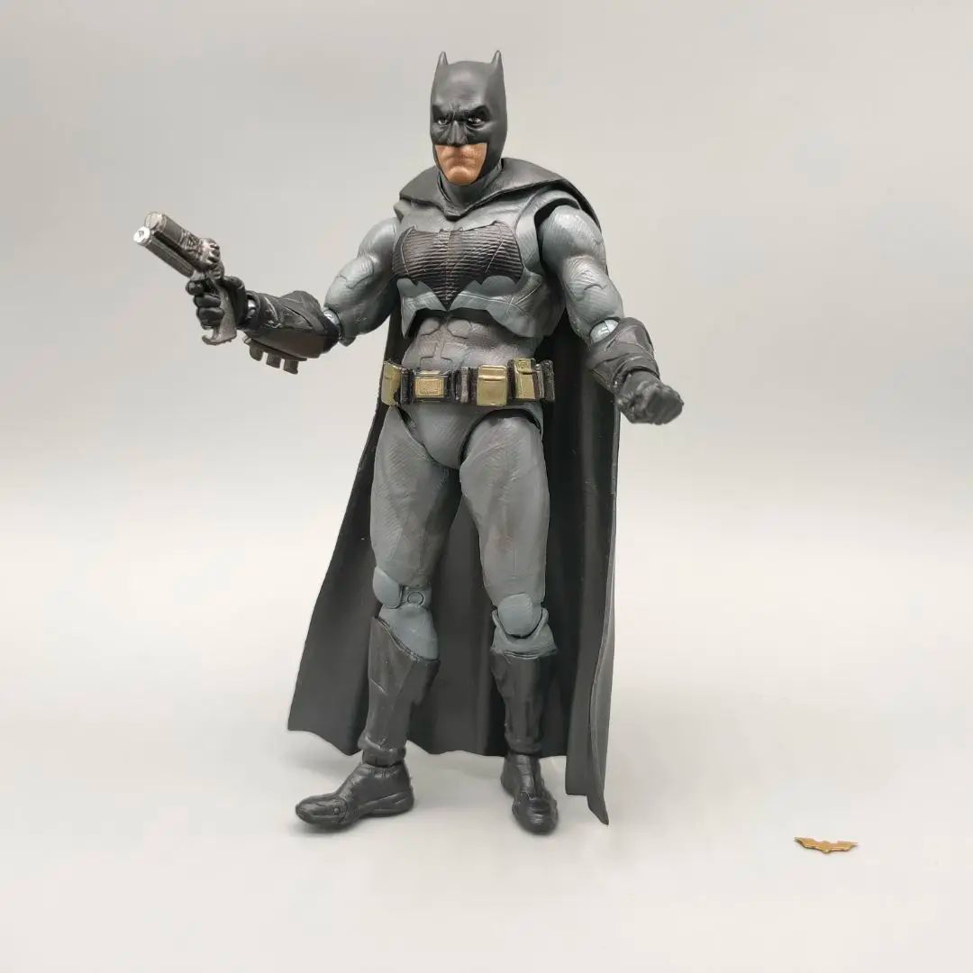 DCC Collectibles DawnofJustice BVS Bat-Hero 6" Figura de Ação Avulsa