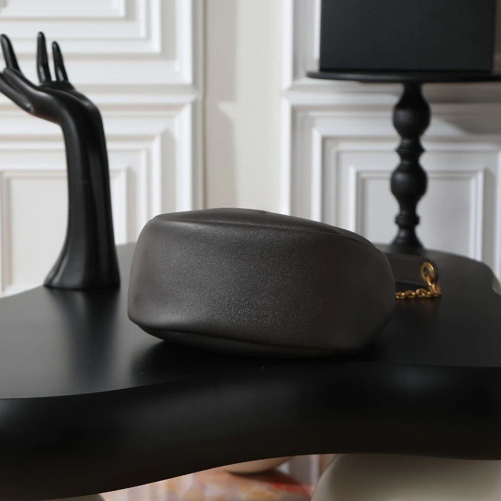 2025 Bolsa de Ombro Feminina de Alta Qualidade Famosa Marca Nova Bolsa de Mão de Couro Genuíno Carteira de Corrente Dourada de Designer de Luxo Feminina