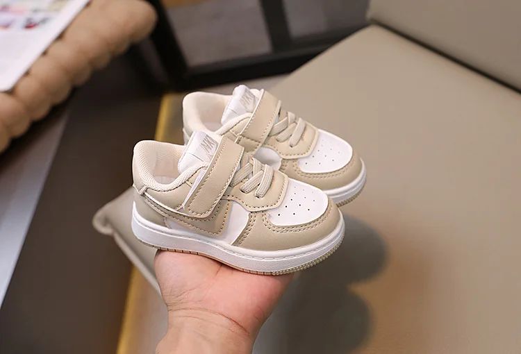 Children's Sports Shoes Low-Top Soft Bottom Color Blocking Board Shoes Boys and Girls Fashionable Hundred Non-slip Casual Shoes