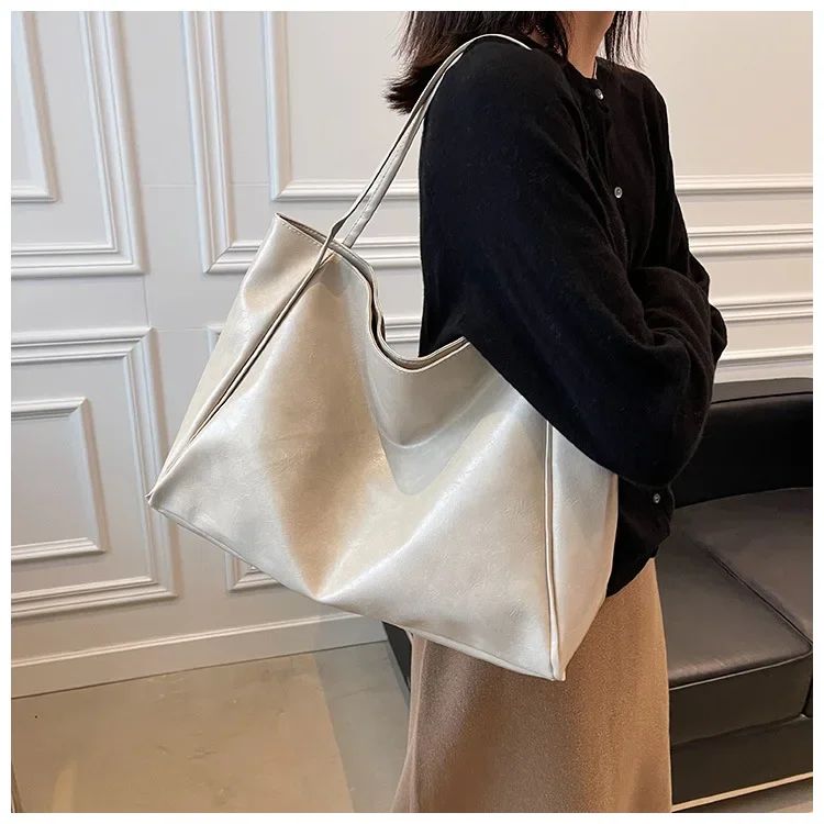 Large women's bag Fashion Underarm Pouch Large Capacity Soft Pu Leather Shoulder Bag Retro Crossbody Bag Casual Portable Bucket