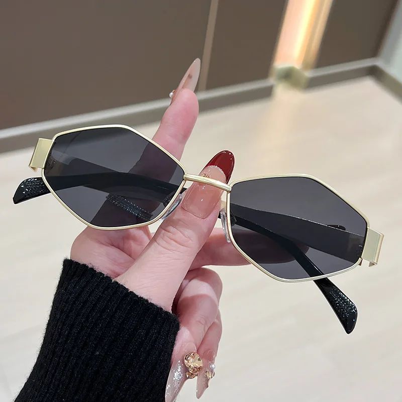 Fashion Polygonal Women Sunglasses 2025 Vintage Brand Rhombus Ladies Sun glasses Shades Unique Metal Frame Punk Eyewear Men