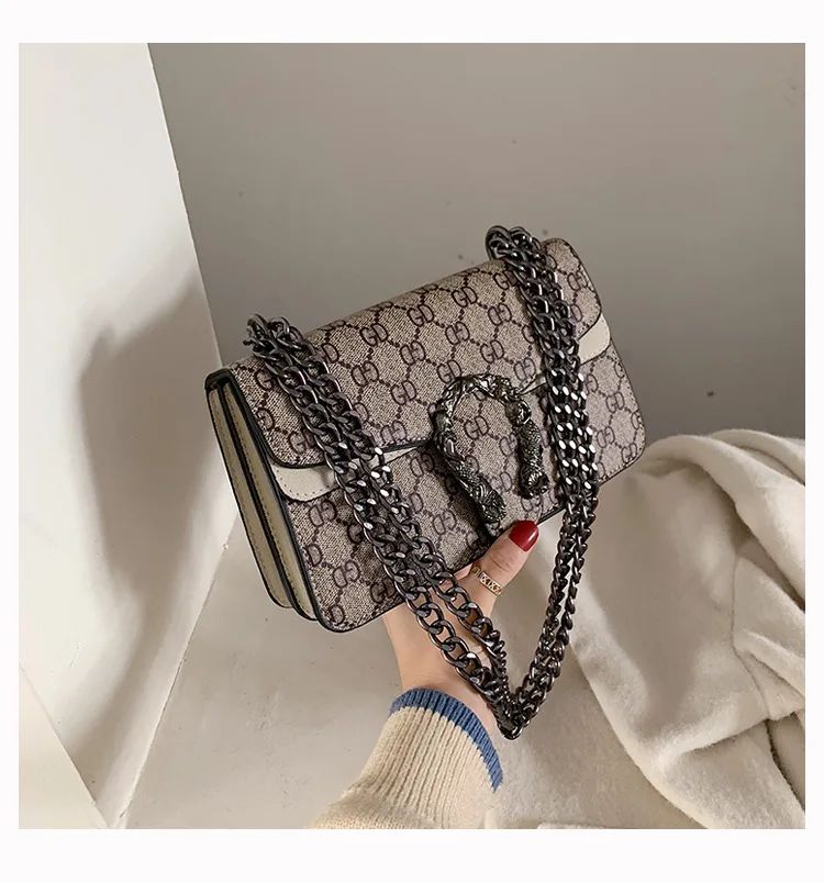 Women Stylish Retro Print Shoulder Crossbody Bag Fashionable Chain Underarm Purse Medium Hardness Polyester Lining
