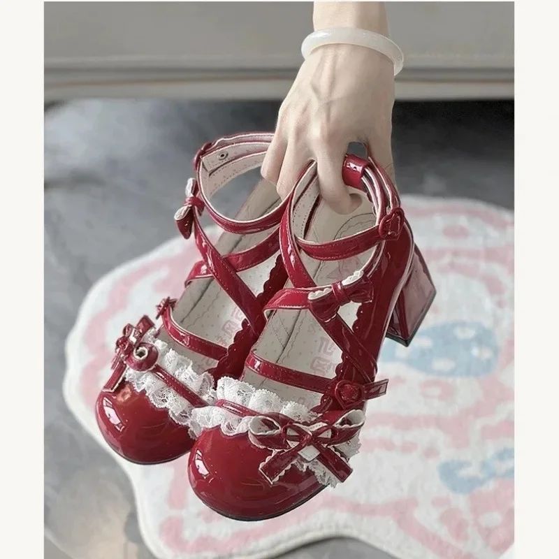 Sapatos de salto alto Lolita vermelhos, sapatos de salto grosso de renda para primavera e outono, sapatos de couro envernizado Mary Jane para mulheres