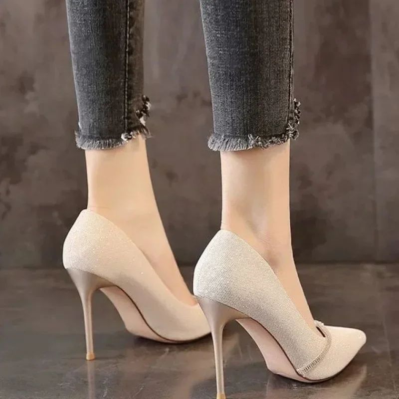 Sapatos Femininos de Salto Alto 2024 Nova Coleção Primavera e Outono Sapatos Femininos de Bico Fino Vestido Sapatos de Casamento Temperamento Banquete Sapatos Individuais