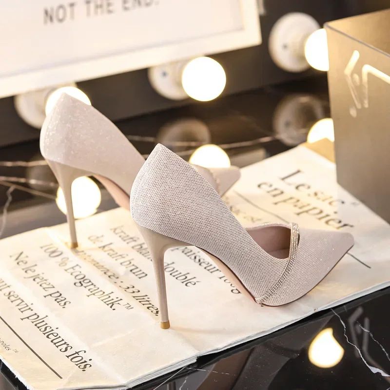 Sapatos Femininos de Salto Alto 2024 Nova Coleção Primavera e Outono Sapatos Femininos de Bico Fino Vestido Sapatos de Casamento Temperamento Banquete Sapatos Individuais
