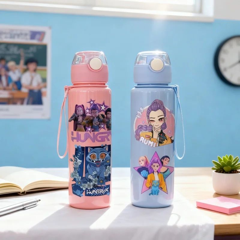 Garrafa de água Kpop Demon Slayer com canudo 700ml Copo de anime de verão para crianças Meninas Meninos Caneca esportiva ao ar livre Acessório de escola e escritório Presente