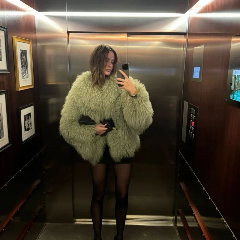 Solid Fashion Fake Fur Coat Women Chic Fluffy Warm Long Sleeve Loose Short Jacket Luxury 2025 Winter Lady Daily Street Outerwear