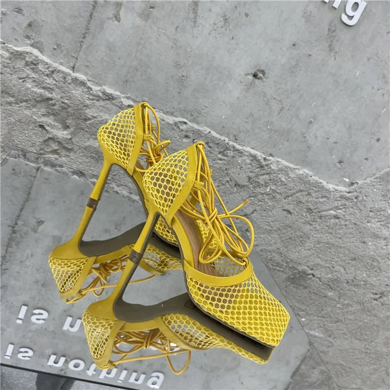 Sandália Scarpin Sexy de Salto Fino com Bico Quadrado Feminina Transpassada de Amarrar Vazada Ocada Vestido Sapatos Zapatos Mujer