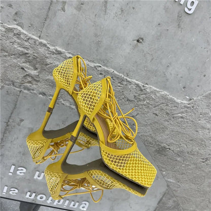 Sandália Scarpin Sexy de Salto Fino com Bico Quadrado Feminina Transpassada de Amarrar Vazada Ocada Vestido Sapatos Zapatos Mujer