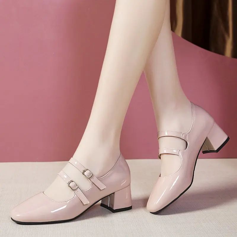 Sapatos Femininos Mary Janes com Fivela Dupla Primavera Outono Sapatos de Vestido em Couro Envernizado Scarpins Salto Alto Sapatos Retrô para Senhoras Preto Vermelho