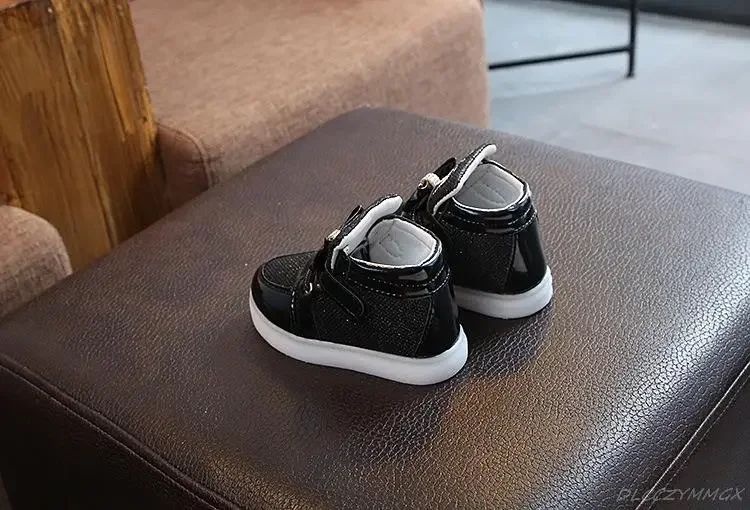 New Disney Children Luminous Shoes Boys Girls Hello Kitty Shoes Flashing Lights Fashion Sneakers Toddler Little Kid LED Sneakers