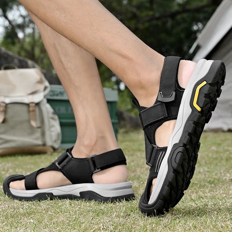 Non-Slip Sunnmer Fashion Flats Men's Breathable Sandals Lightweight Outdoor Sport Sandals Anti-collision Toe Male Beach Shoes
