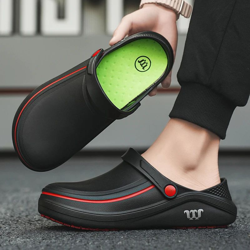 A Pair of Men's Casual Shoes, Waterproof and Oil-Proof, Low-Top Non-Slip Chef Shoes, Wear-Resistant and Non-Slip Men's Shoes
