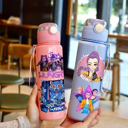 Garrafa de água Kpop Demon Slayer com canudo 700ml Copo de anime de verão para crianças Meninas Meninos Caneca esportiva ao ar livre Acessório de escola e escritório Presente