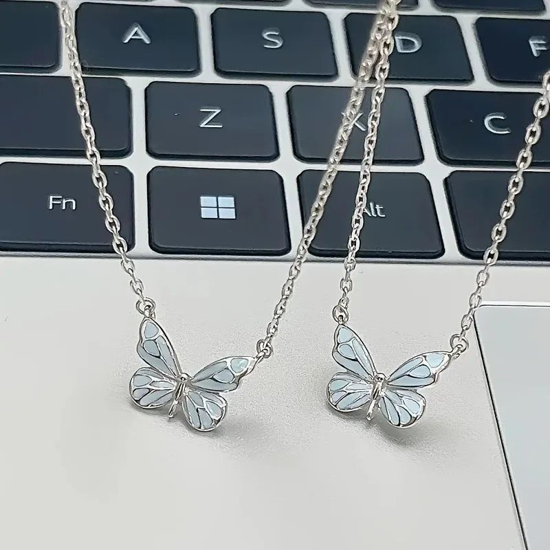 2025 Novo Colar Borboleta Feminino Simples Luz Luxuosa Moda Novo Azul Luminoso Borboleta Corrente Clavícula Presente de Festa Feminino