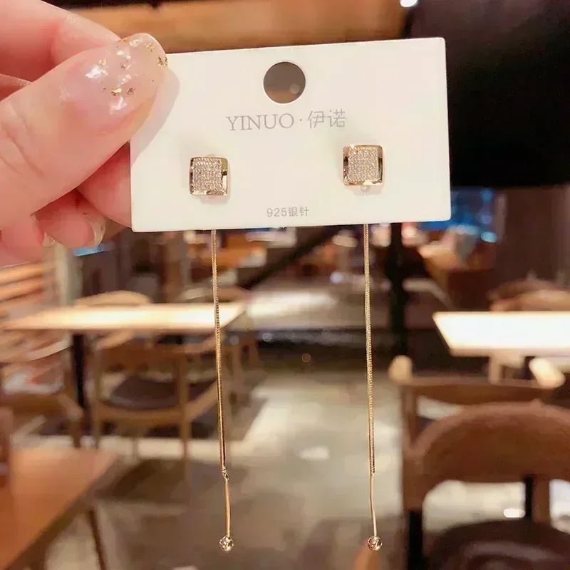 Brincos de Folhas Douradas com Cristal Verde para Mulheres Acessórios Diários de Individualidade Presentes de Joias para o Dia dos Namorados Aniversário