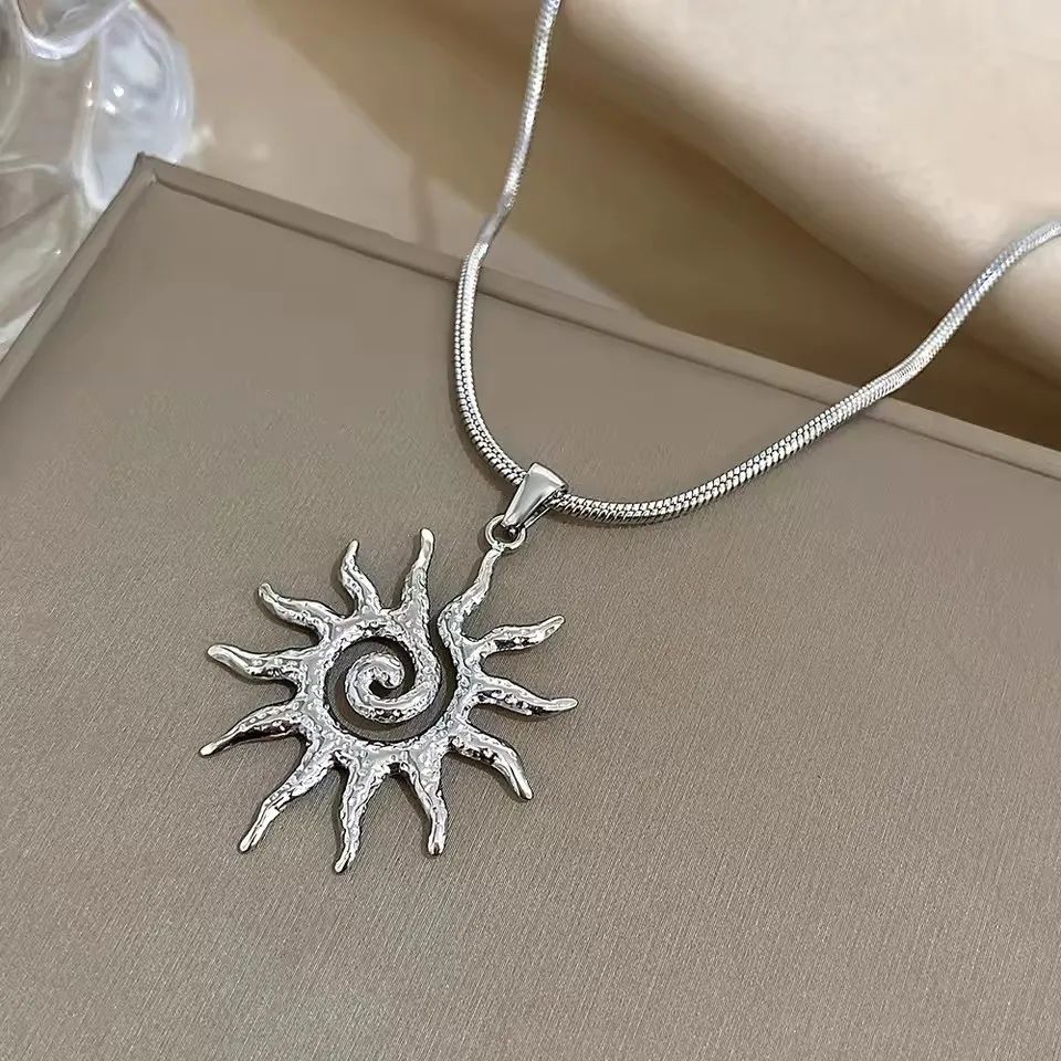 Colar Vintage Chique Com Pingente Em Formato De Sol Aço Inoxidável Joias Acessórios De Moda Dourados Presente Para Mulheres Homens Casais