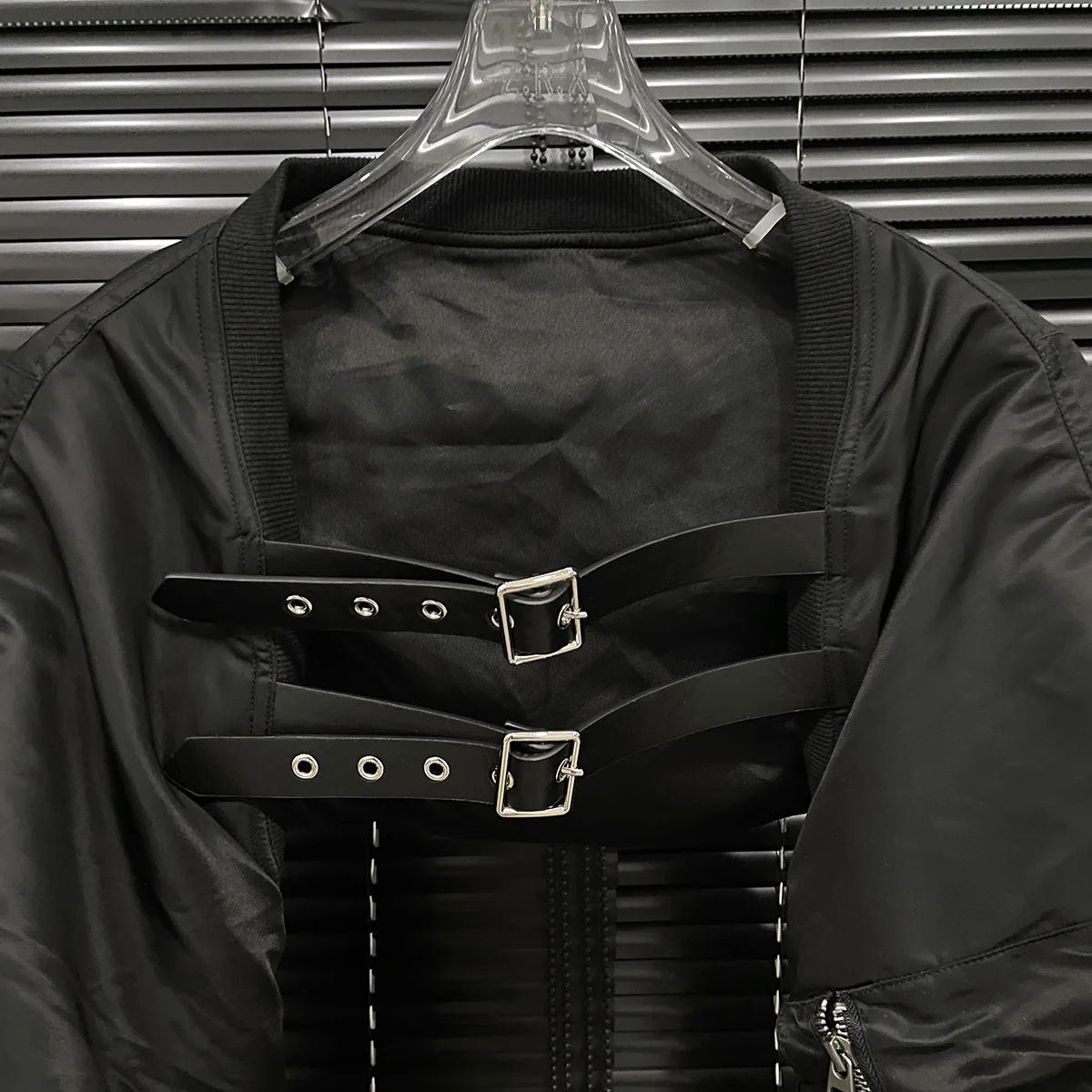 2024 Autumn New Niche Design Black Shoulder Vest Women's Leather Flight Plane Style Cropped Jacket Crew Neck Pattern