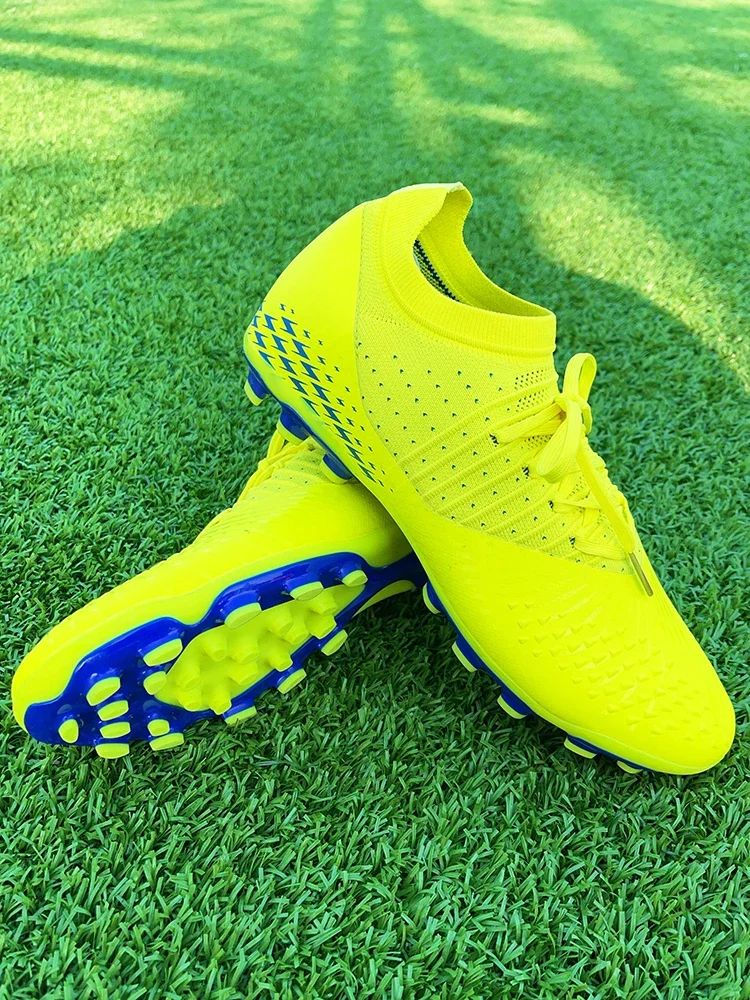 Spiked Comfortable Breathable Competition Soccer Cleats for Training and Matches