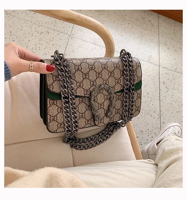 Women Stylish Retro Print Shoulder Crossbody Bag Fashionable Chain Underarm Purse Medium Hardness Polyester Lining