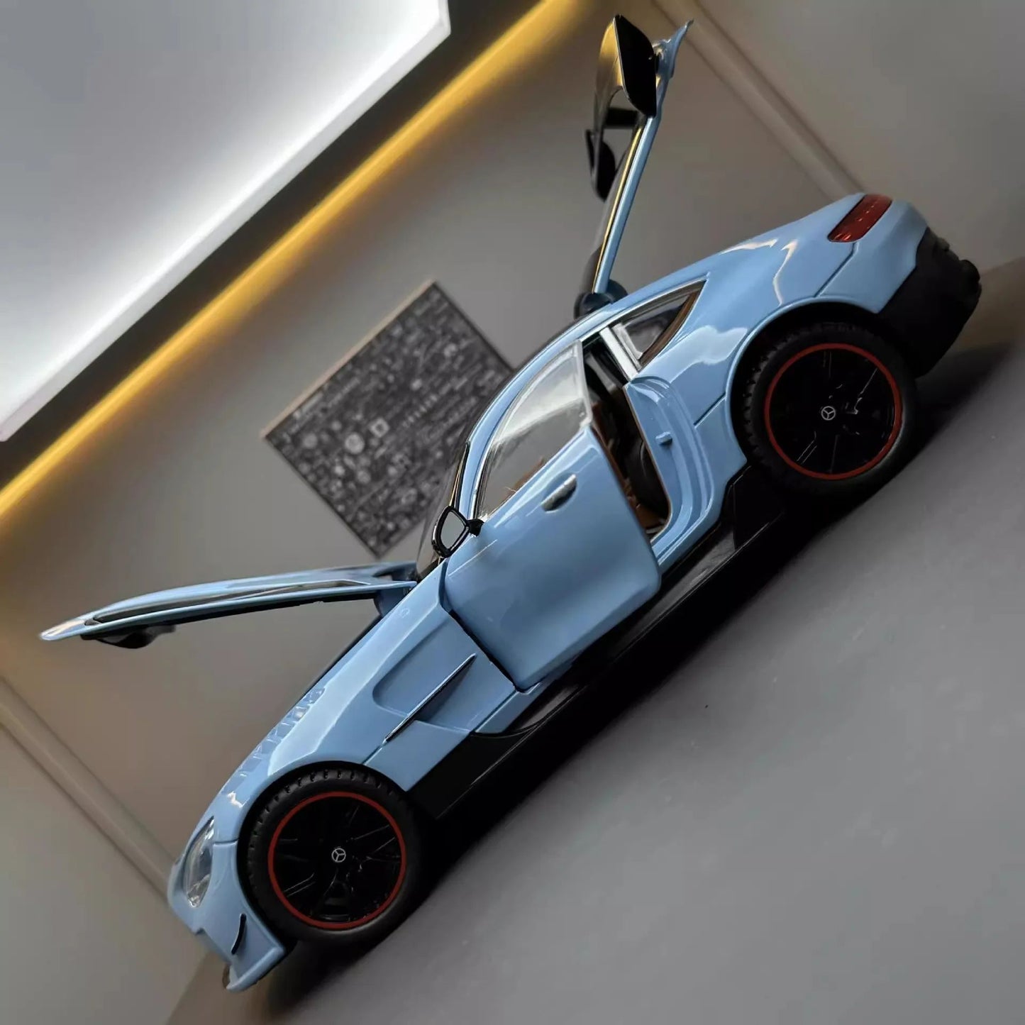Grande 1:18 Mercedes Benz GTR Miniatura de Carro de Liga Leve Coleção Simulação Diecast Som e Luz Veículo Brinquedos Carro Para Presentes Infantis
