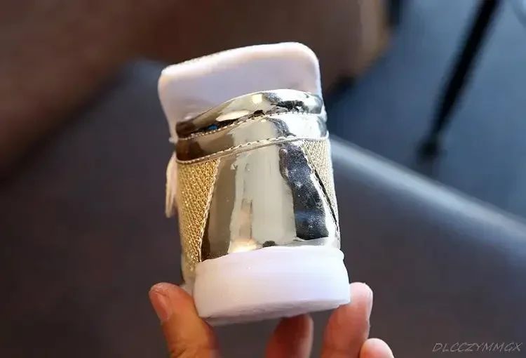 New Disney Children Luminous Shoes Boys Girls Hello Kitty Shoes Flashing Lights Fashion Sneakers Toddler Little Kid LED Sneakers