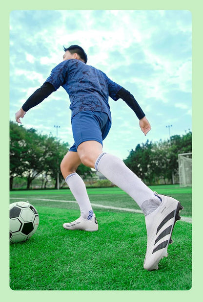 Mens High Quality Ultralight Football Shoes Society Cleats Indoor Soccer Shoes Professional Original Fast Futsal Football Boots