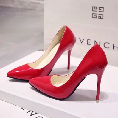 Novos scarpins de salto alto femininos de cor sólida, sapatos de moda femininos de couro envernizado, salto fino e bico fino, sapatos de casamento, tamanho 44