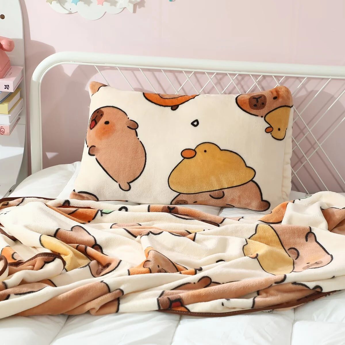 Cartoon Capybara Blanket Warm Flannel Nap Blanket Soft Comfortable Pillowcase Sofa Bed Sleeping Blanket Bedspread Girl Soft