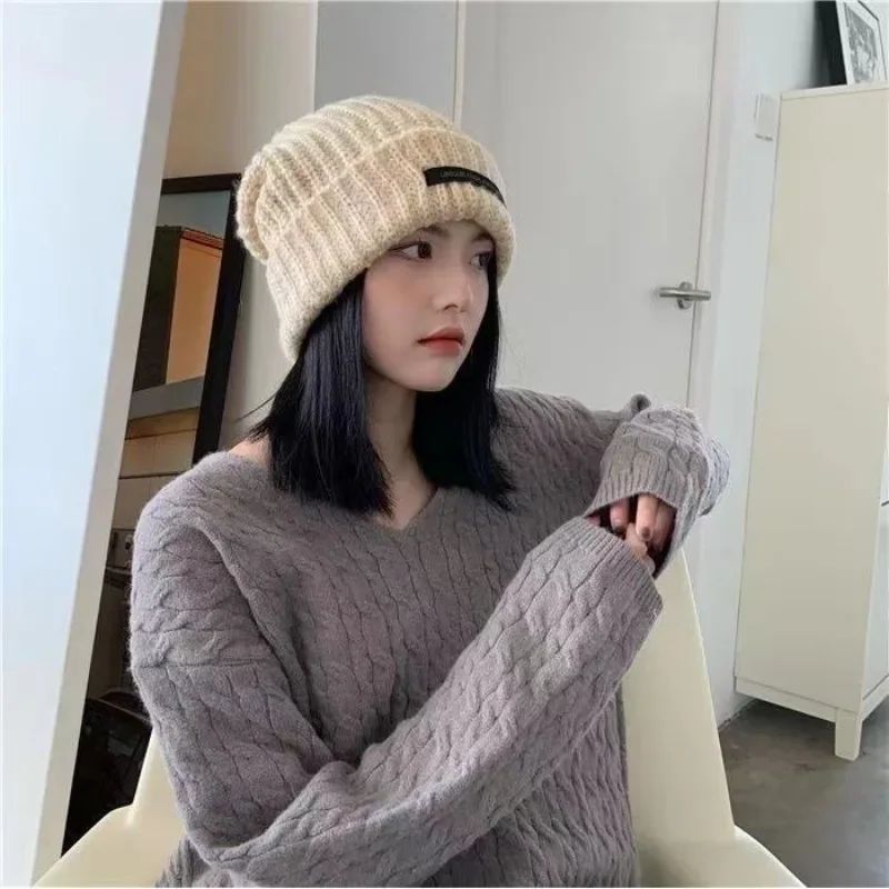 Gorro de Tricô Quentinho Feminino Outono Inverno Novo Suave Confortável com Apliques Acessórios de Moda para o Frio