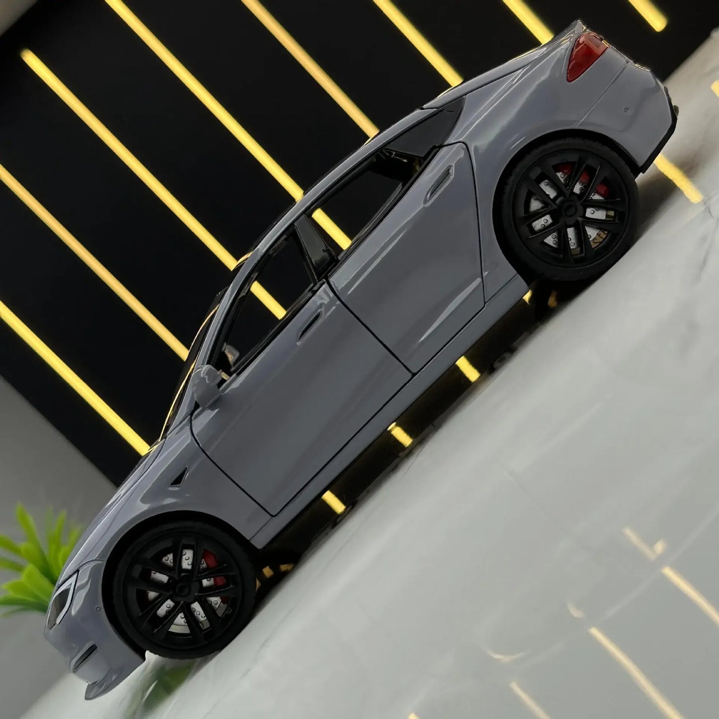1:24 Tesla Model S Miniatures Simulation Alloy Metal Diecast Model Car Sound & Light car Toys for Kids Gifts for Boyfriend C270
