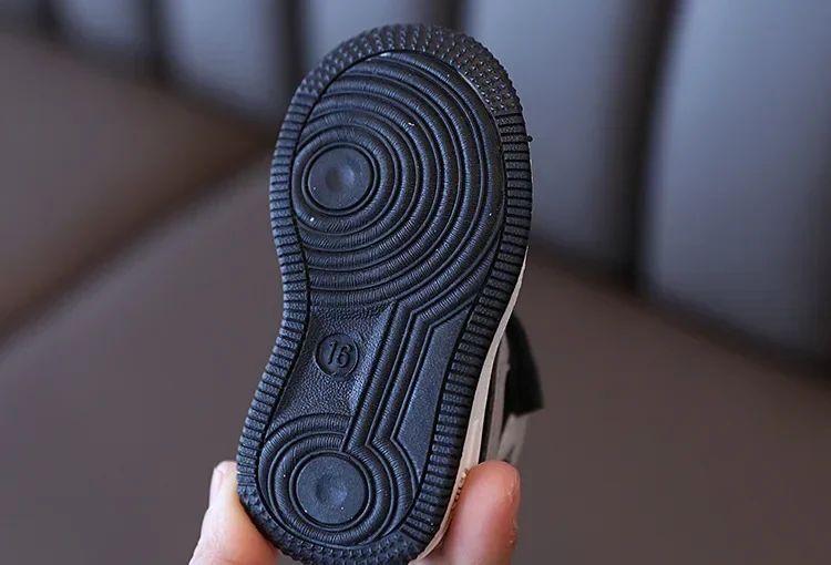 2025 New Children's Mid-Top Sneakers kids Sneakers Boys Girls Casual soft-soled shoes are stylish and comfortable