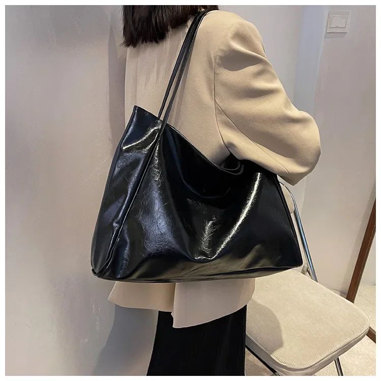 Large women's bag Fashion Underarm Pouch Large Capacity Soft Pu Leather Shoulder Bag Retro Crossbody Bag Casual Portable Bucket