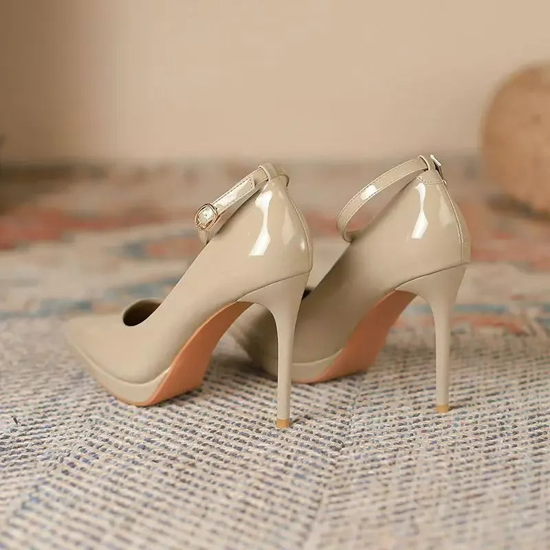 Sapatos femininos com salto agulha super alto de 11cm, corrente de pérolas, tira no tornozelo, bico fino, tamanho grande, sapatos de escritório de couro