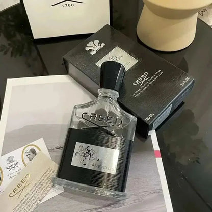 Perfume original Aventus colônia masculina 100ml tem uma fragrância duradoura.
