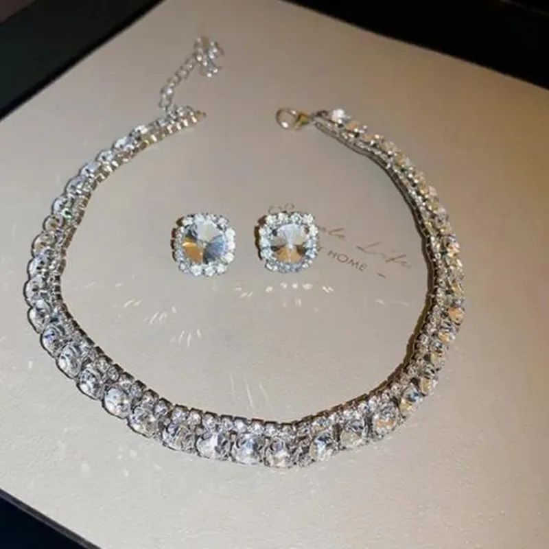 Conjunto de Joias Femininas Modernas com Colar e Brincos Decorados com Strass, Acessórios da Moda para Festas e Decoração de Roupas do Dia a Dia