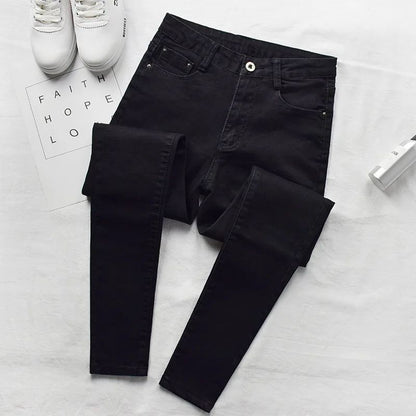 Plus Size High Waist Black Jeans Women's Spring Autumn Fashion Slim Fit Nine Point Cotton Denim Pants with Button Decoration