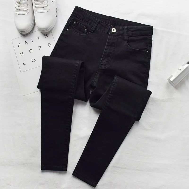 Plus Size High Waist Black Jeans Women's Spring Autumn Fashion Slim Fit Nine Point Cotton Denim Pants with Button Decoration