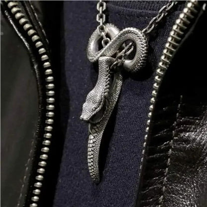 Colar de Pingente de Caveira Demoníaca Enrolada de Cobra Gótica Vintage para Homens Meninos Festa de Rock Halloween Joia de Presente