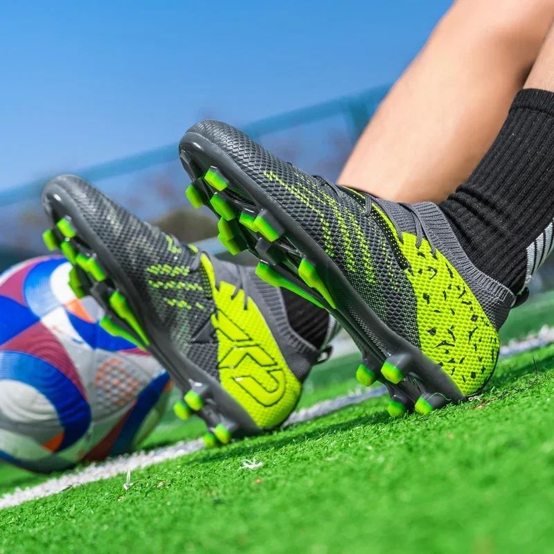 New Men TF/FG Soccer Shoes Society Original Grass Training Professional Cleats Football Boot Low Cut Top Quality Sneakers Casual