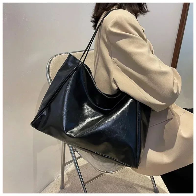 Large women's bag Fashion Underarm Pouch Large Capacity Soft Pu Leather Shoulder Bag Retro Crossbody Bag Casual Portable Bucket