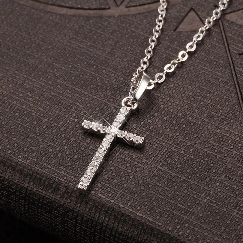 Colar Gargantilha com Pingente Cruz de Aço Inoxidável com Zircônia para Mulheres Homens Design Personalizado Hip Hop Popular Joias de Festa Presentes