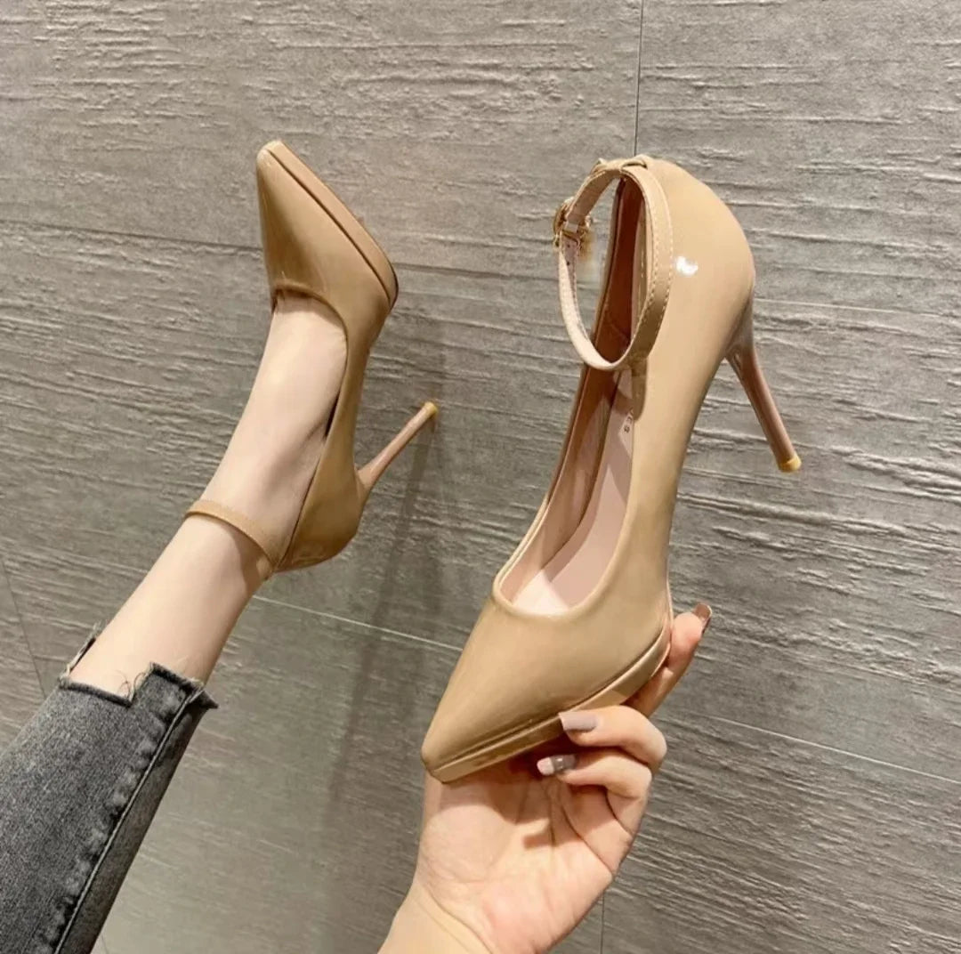 Sapatos femininos com salto agulha super alto de 11cm, corrente de pérolas, tira no tornozelo, bico fino, tamanho grande, sapatos de escritório de couro