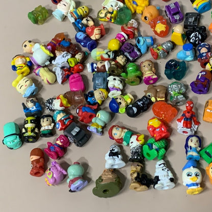 Escolha aleatória 10/25/50pçs Squinkies Mini Bonecos de Borracha Marvel Universe Super-Heróis DC Comics Princesas Disney Pixar Mini Brinquedos