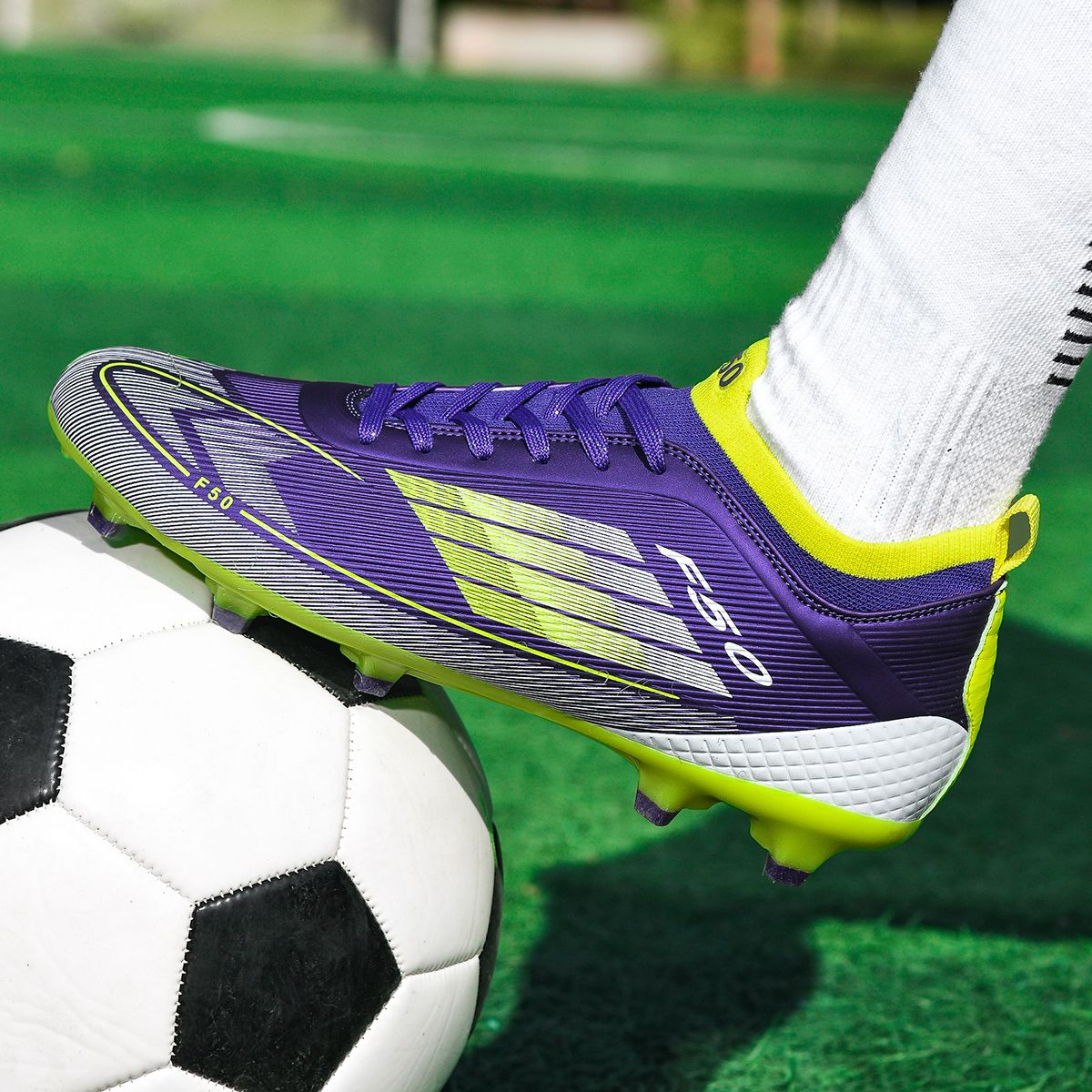 Men Professional Soccer Shoes Society Cleats Outdoor Football Shoes Society Cleats Grass Training Football Field Boots Sneaker