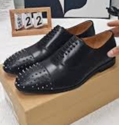 Sapatos Masculinos Loafer Bico Fino de Couro Legítimo Preto Moda Masculina Primavera Outono Cadarço Salto Quadrado Sapato com Rebite Único