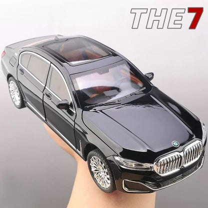 1:24 O 7 760Li Modelo I5 M60 Carro de Liga Fundida Brinquedos 6 Portas Abertas Luz Sonora Puxar para Trás Veículos Miniatura Presentes de Aniversário para Menino
