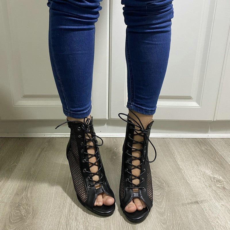 Novas Sandálias Femininas de Salto Alto Sexy Vazadas em Tela Tendência da Moda Verão Conforto Peep Toe Botas Stilettos Jazz Dance Tamanhos Grandes