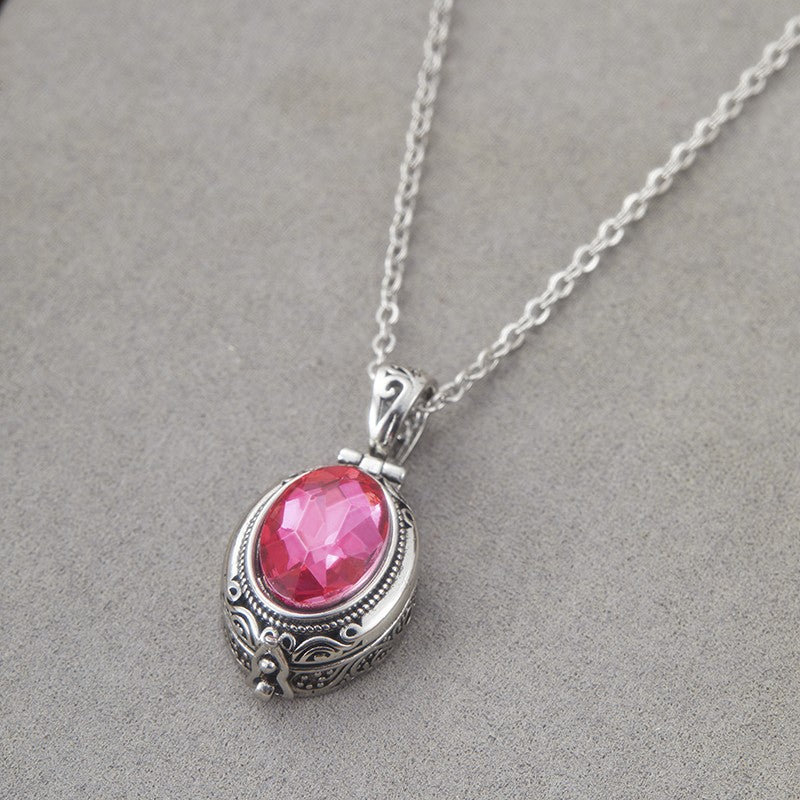 Fashion Vintage Style Green Crystal Pendant Retro Carved Gawu Can Open Photo Box Openable Style Pendant Necklace for Women Men