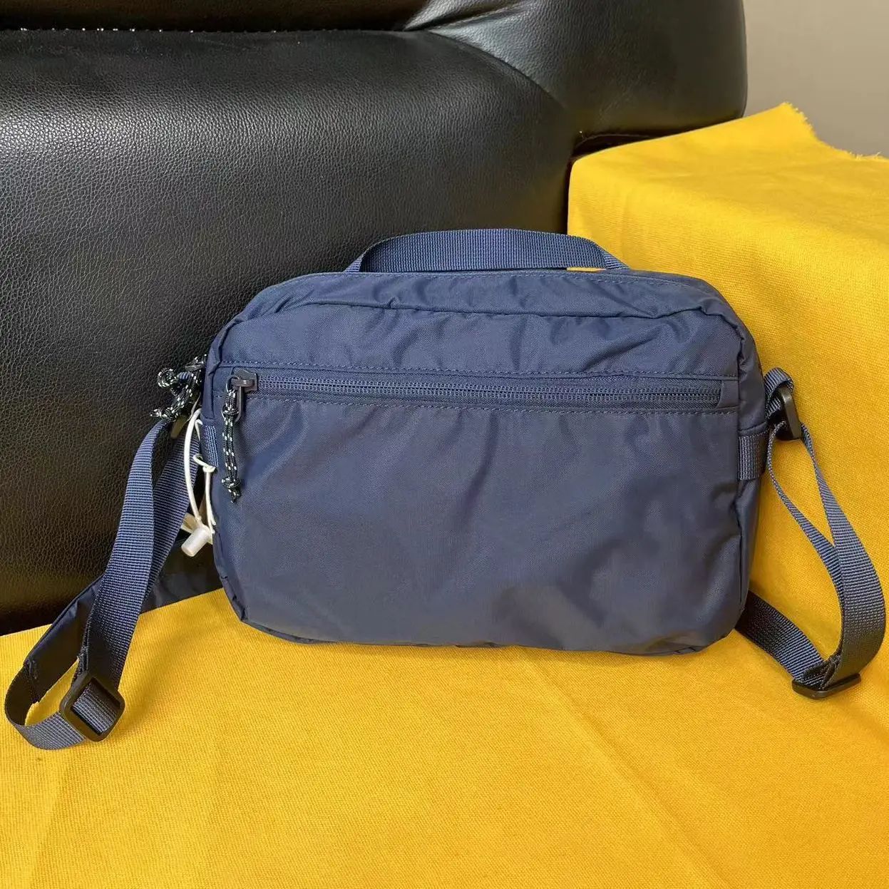 Removable shoulder strap portable waterproof bag, suitable for outdoor cycling, fitness, leisure travel backpack